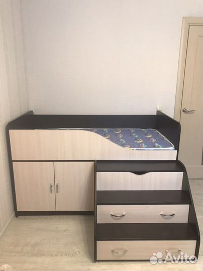 Детская кровать чердак со столом