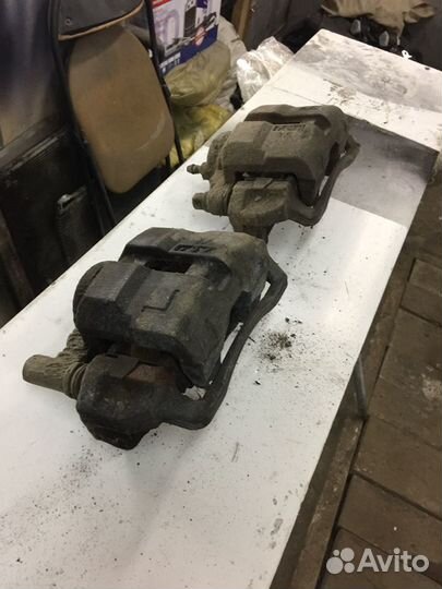 Суппорта передние Mazda-6 GG, 1.8 L8 МКПП 2007 год