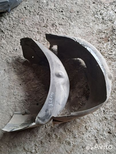 Подкрылок задний Mercedes W210