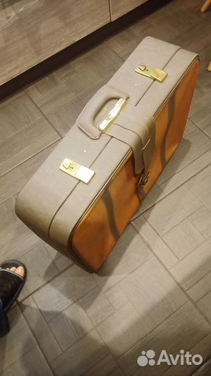Винтажный чемодан