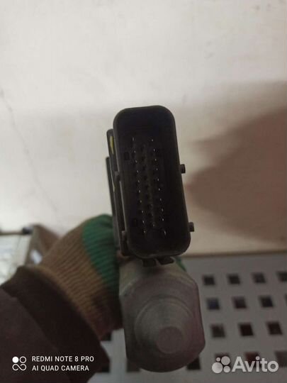 Гольф 4 (3х дверка) мотор левый оригинал