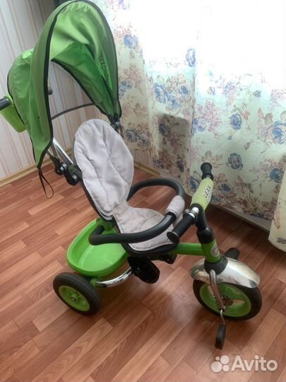 Трехколесный велосипед с ручкой