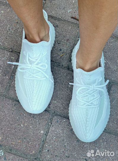 Кроссовки женские в стиле adidas yeezy Boost