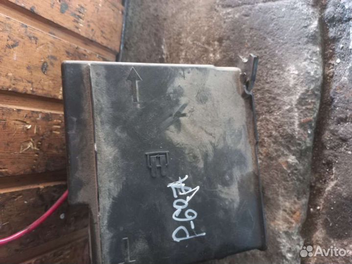 Блок предохранителей peugeot 607 2.2 nn