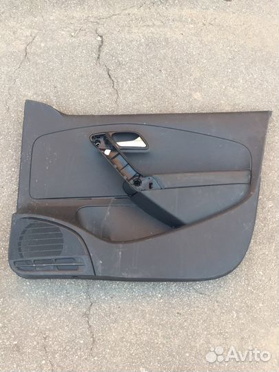 Обшивка двери передней правой