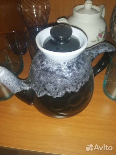 Заварочный чайник и сахарница