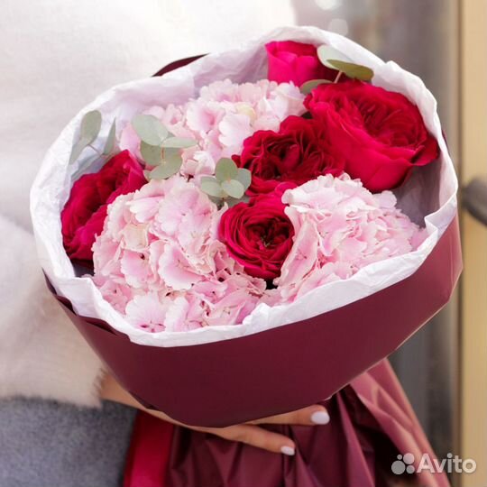 Гортензия и пионовидная роза