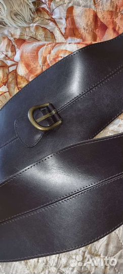 Широкий кожаный пояс