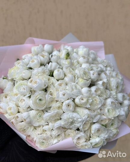 Букет из Ранункулюсов и Пионов Цветы