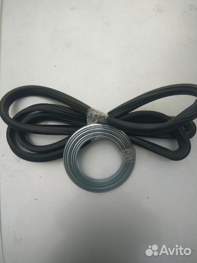 Уплотнитель лобового стекла Нива 2121