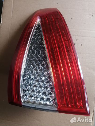Фонарь задний правый Ford Mondeo 4 седан