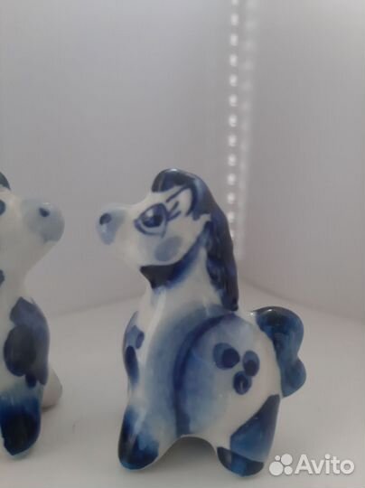 Лошадки и таксы гжель