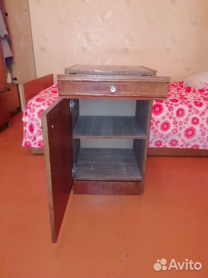 Тумбочка для разных нужд