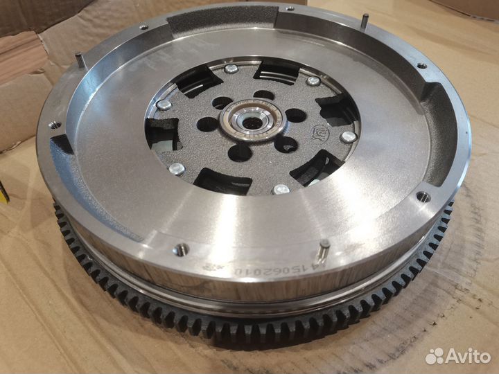 Маховик двухмассовый VAG/Luk/ 415062010 Luk