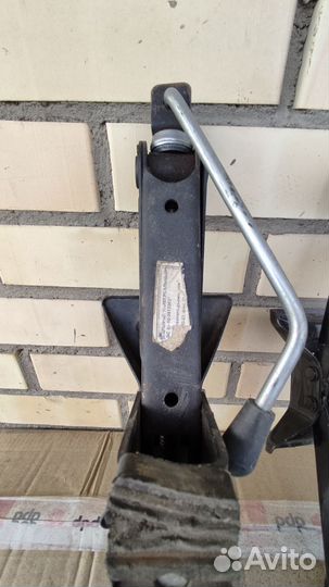 Домкрат ромбический