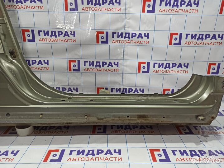 Порог со стойкой правый Nissan Primera (P12). Вмятина