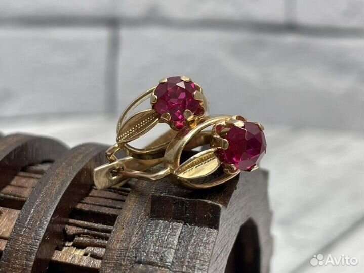 Золотые серьги 583 пробы массой 4,8 грамма