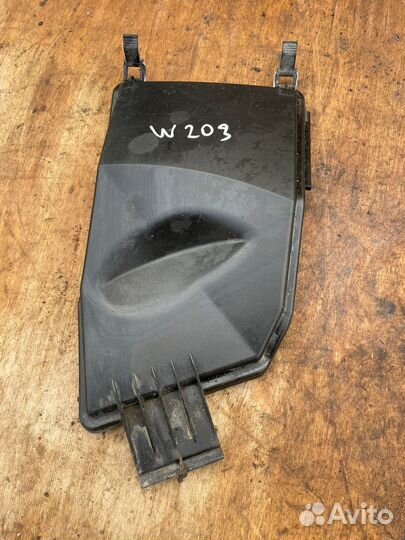 Мерседес C w203 крышка блока предохранителей