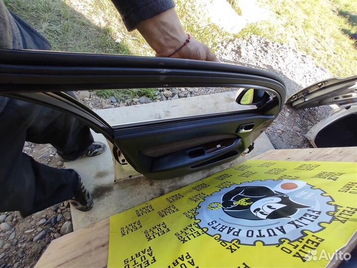 Дверь передняя левая Toyota Caldina st210 1997-20