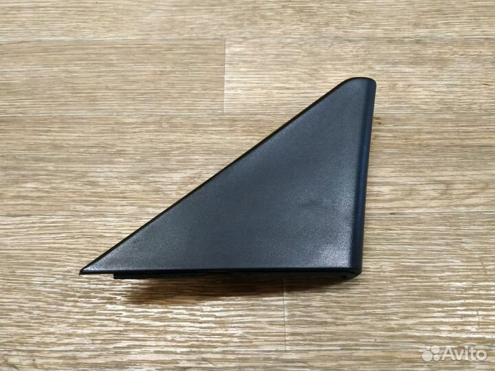 Накладка зеркала внутрення правая Mazda Capella GF