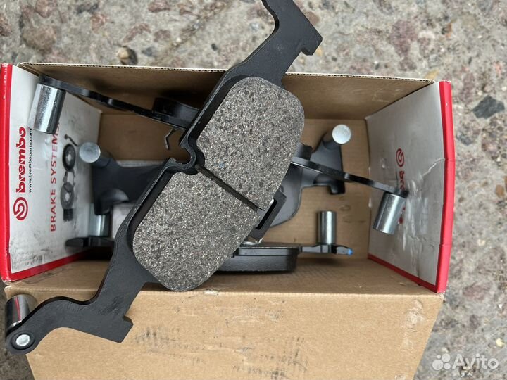 Тормозные колодки Brembo