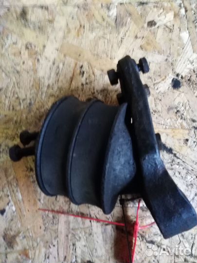 Кронштейн нижний опоры двс R480 Scania 1469283