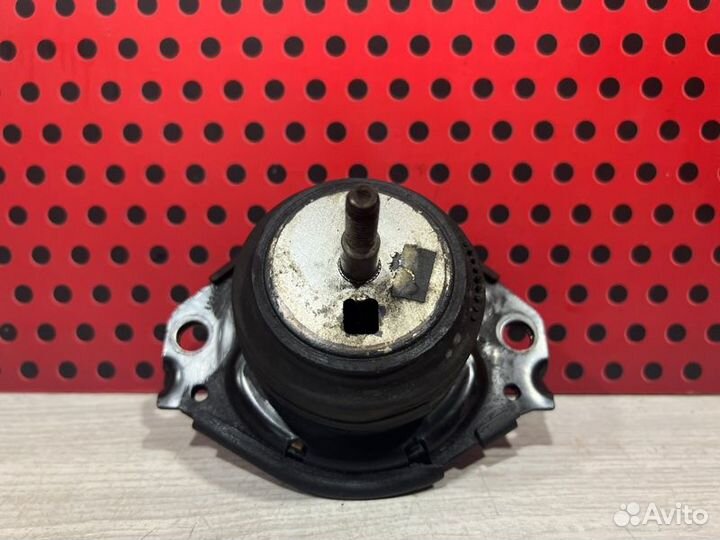 Подушка крепления двигателя Jeep Grand Cherokee