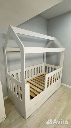 Детская кровать домик