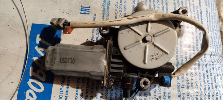 Моторчик стеклоподъёмника задний правый Хонда