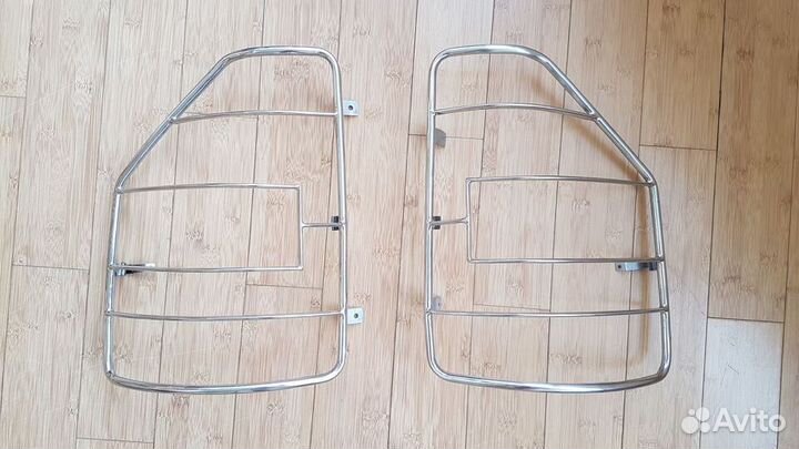 Защита на задние фары Мицубиси Паджеро 3/Монтеро 3