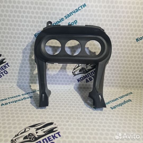 Накладка центральной консоли от Mitsubishi Lancer