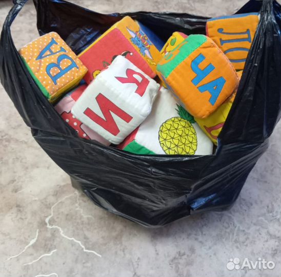 Отдам 2 пакета игрушек