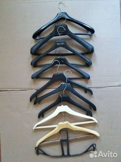 Плечики (вешалки) деревянные и пластиковые