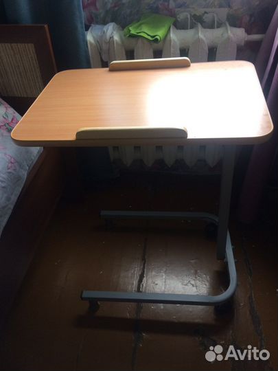 Передвижной столик