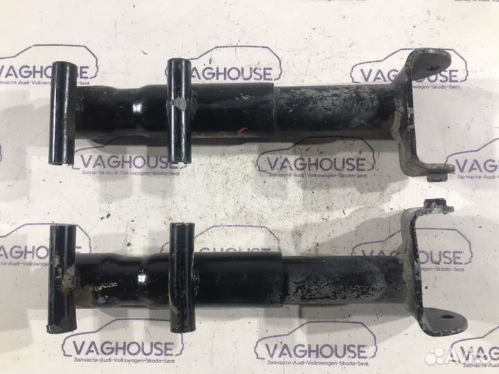 Крепление усилителя бампера заднее Volkswagen