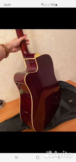Акустическая гитара