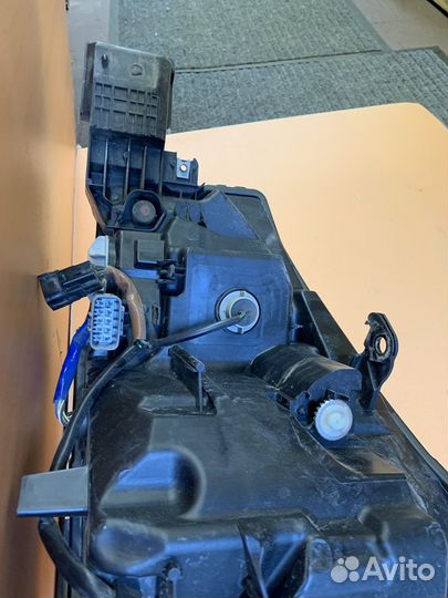 Фара правая Subaru Forester SK