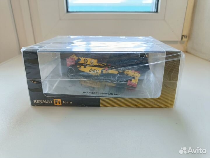 Модель Renault R30 2010 Петров Формула 1 Norev