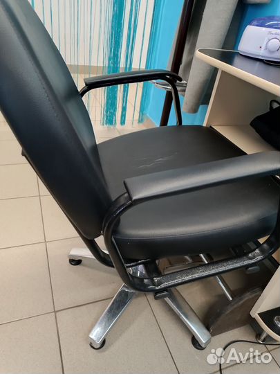 Парикмахерское кресло