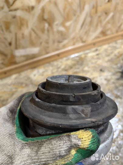 Подушка двигателя мерседес Е211 левая 2112400317