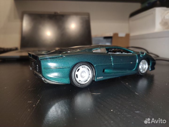 Модель Maisto 1:24 Jaguar XJ220