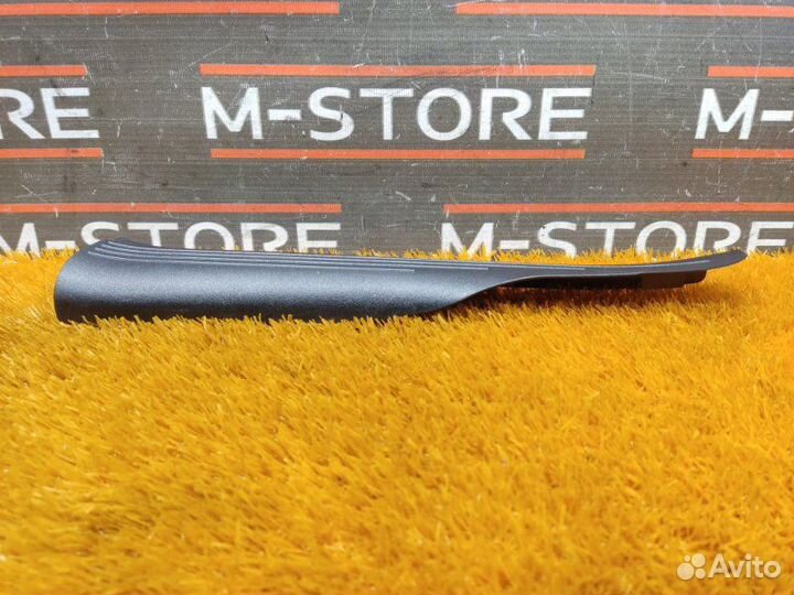 Накладка на порог салона задняя правая