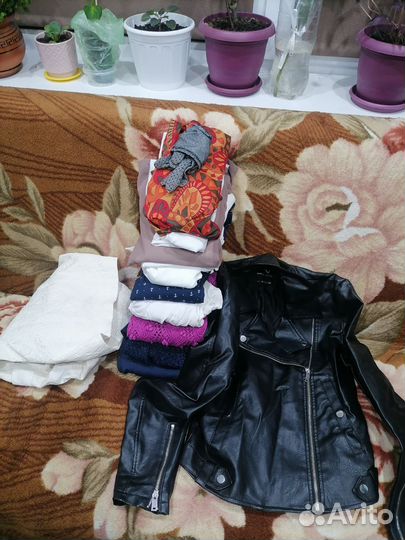 Отдам пакет женских вещей