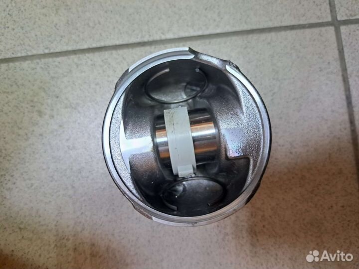 Поршень двигателя