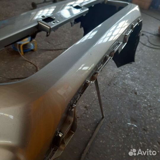 Бампер пер Toyota Hilux