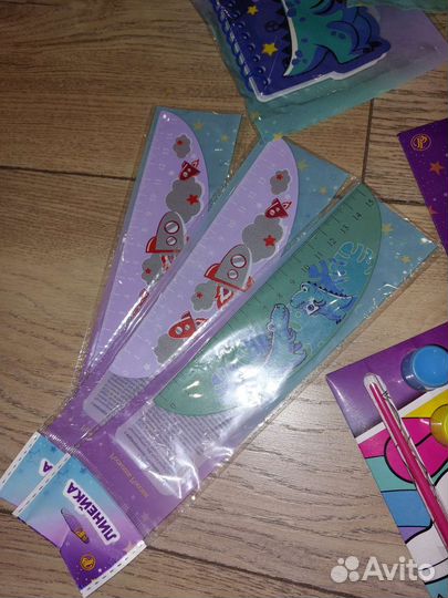 Канцтовары линейки, блокноты, закладки