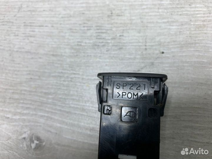 Кнопка обогрева сидений Suzuki Sx4 хэтчбек D19AA