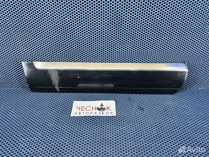 Молдинг задней правой двери VW Touareg 2002-2010