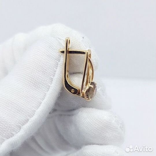 Золотые серьги с камнем