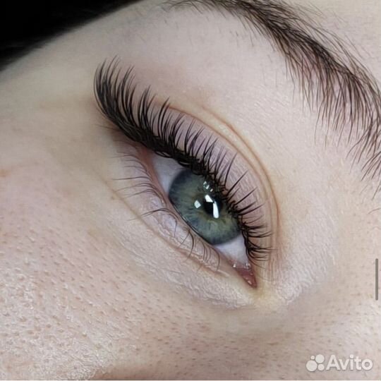 Мастер по наращиванию ресниц